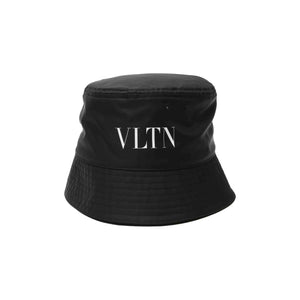This stylish VLTN bucket hat is made of durable nylon and features a bold VLTN print. It is made in Italy and has a product code of 1Y2HGA11WWQ. The hat comes in a classic black colour with a white VLTN logo, making it a fashionable and trendy accessory for any casual occasion.  Product info:  Nylon VLTN print Made in Italy Product code: 1Y2HGA11WWQ Black with white VLTN logo