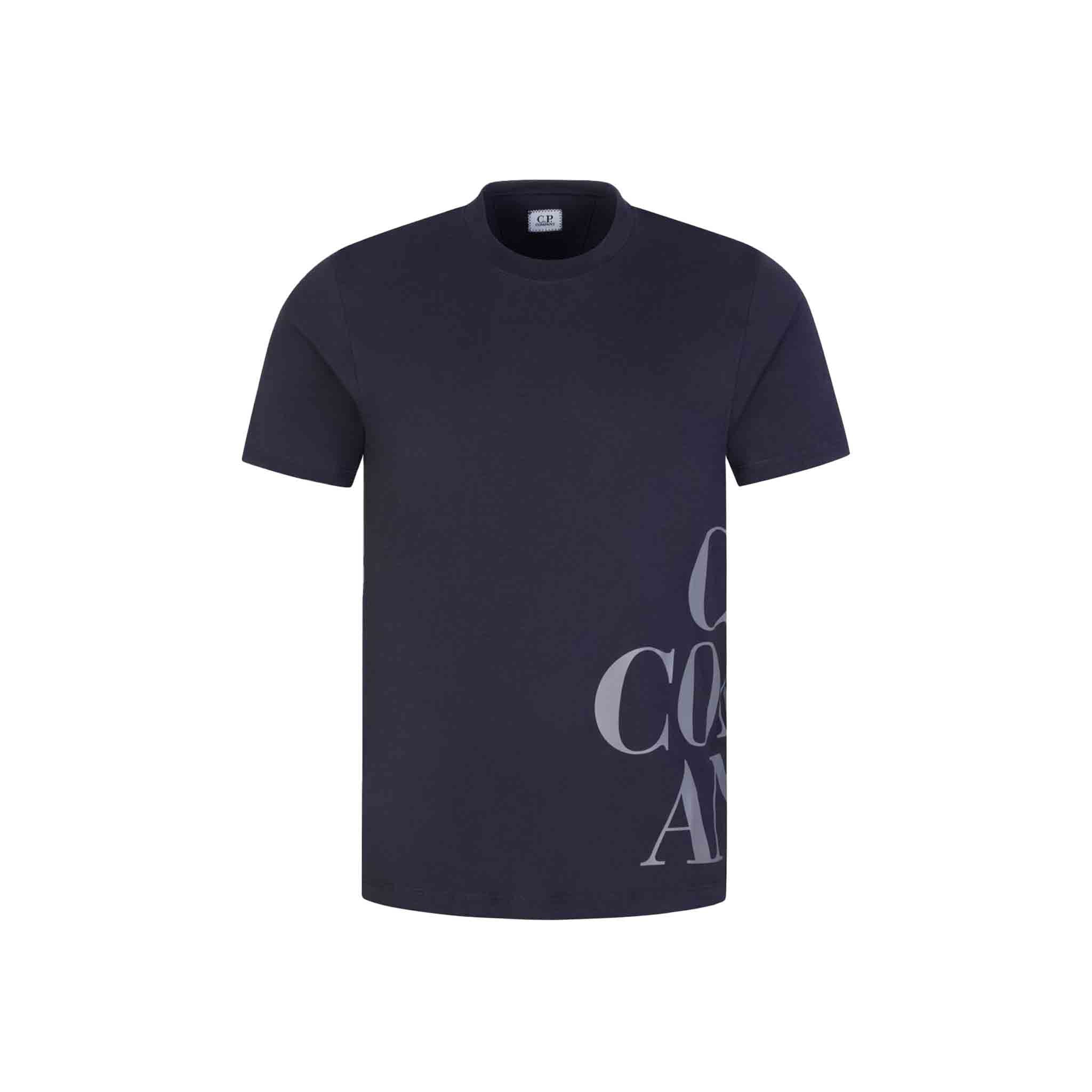 A ribbed neck T-shirt featuring a C.P. Company chest logo, crafted in 30/1 cotton jersey, for a midweight fit that remains highly breathable.