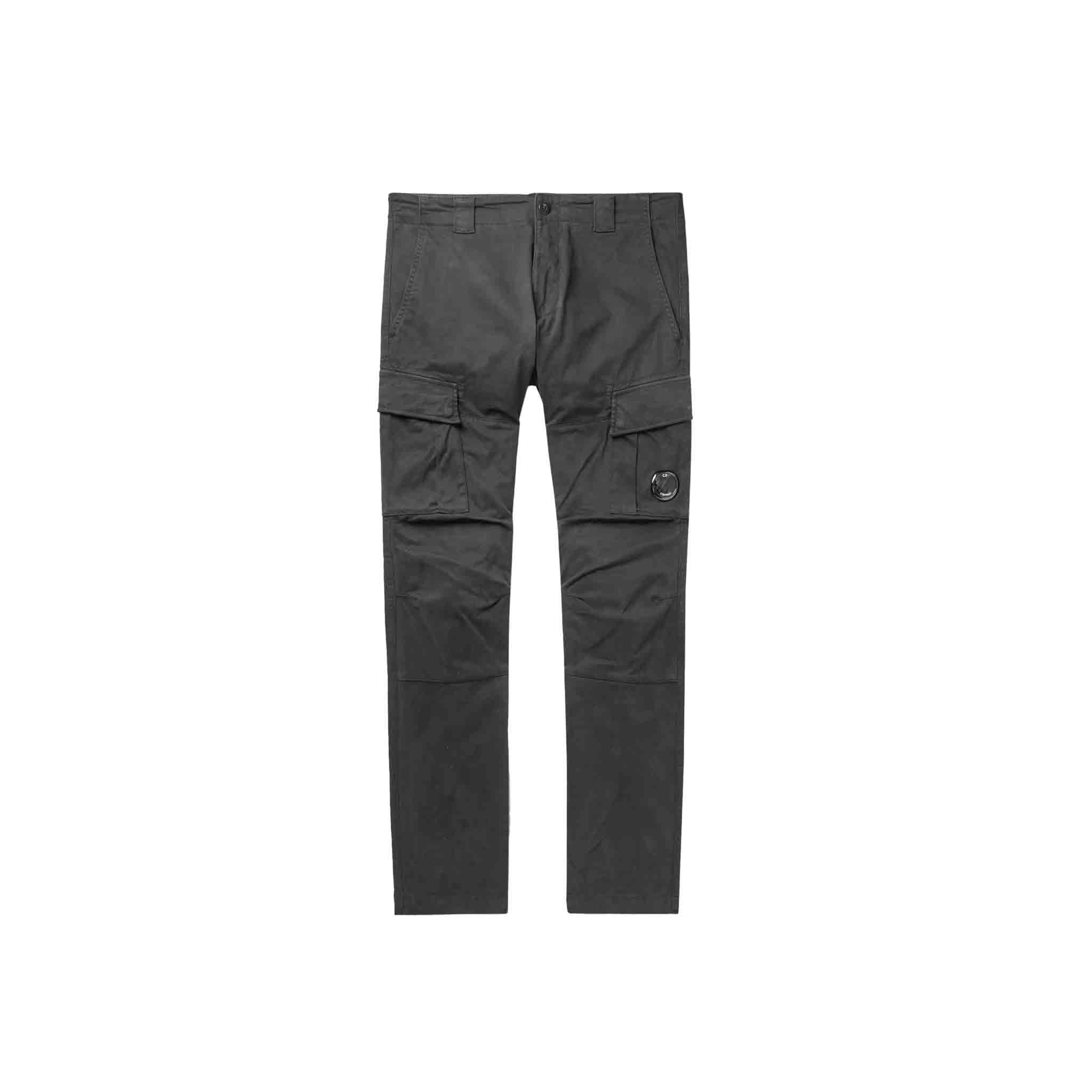 Classic garment dyed cargo pants in our ergonomic fit, featuring two cargo pockets, one of which has a C.P. Company Lens detail. The pants also feature belt loops, a zip fly and button fastening.